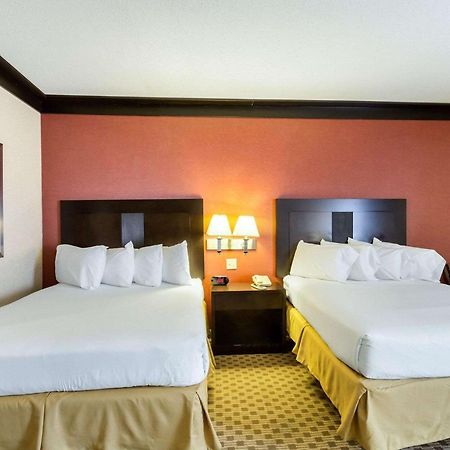 Quality Inn & Suites Oakwood Village - Cleveland South Екстериор снимка