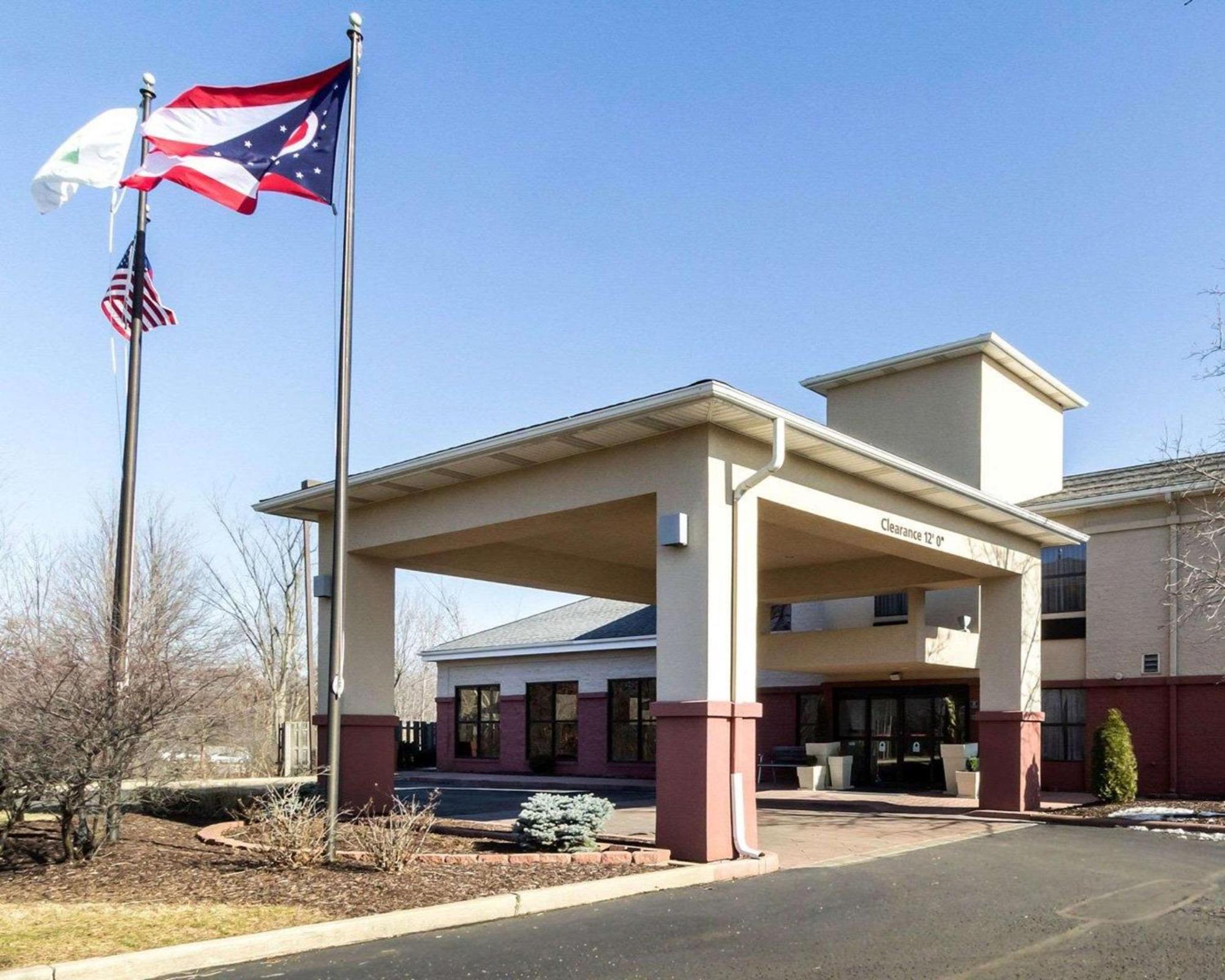 Quality Inn & Suites Oakwood Village - Cleveland South Екстериор снимка
